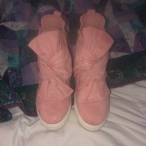 Pink high tops moda